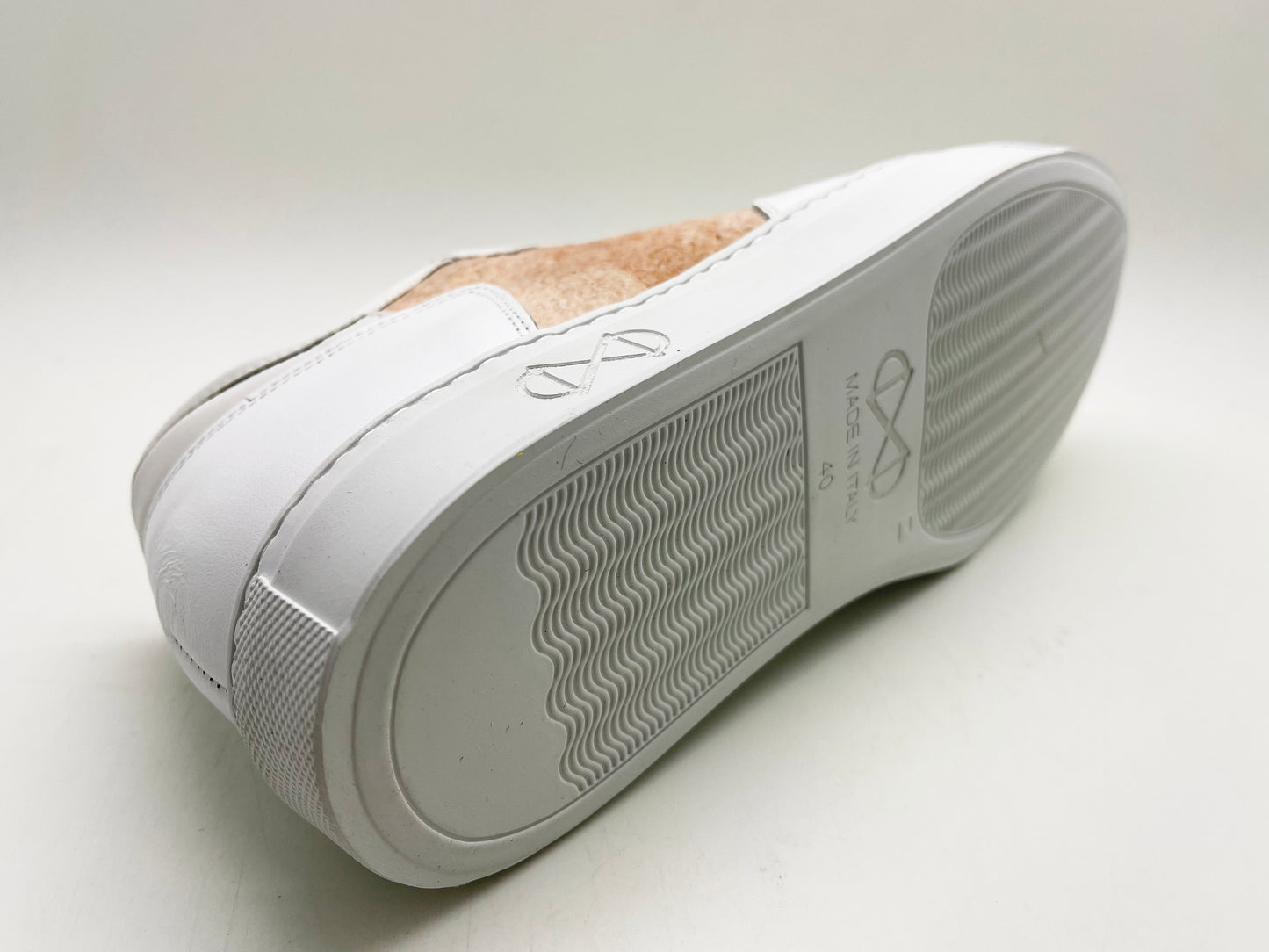 nat-2™ Preloved white peach