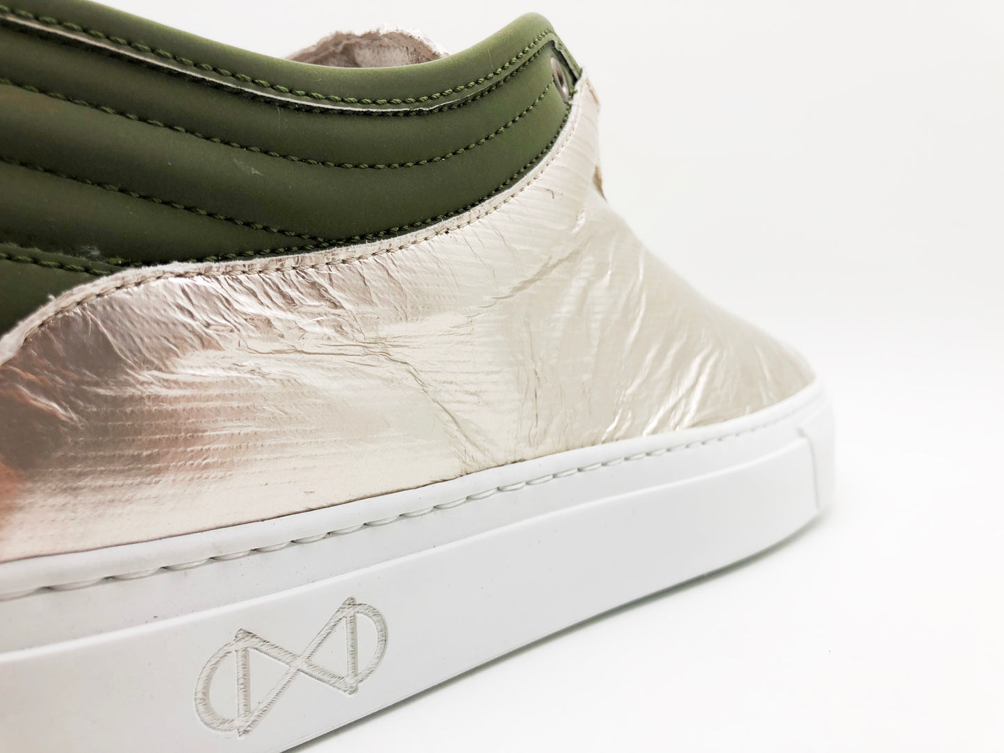 nat-2™ Sleek Low MNML Tyvek ® vegan gold paper